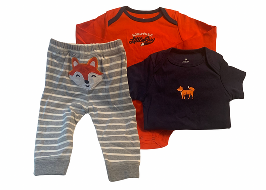 Mommy’s Sly Little Guy Onesie Set